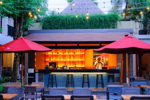 Pool Bar